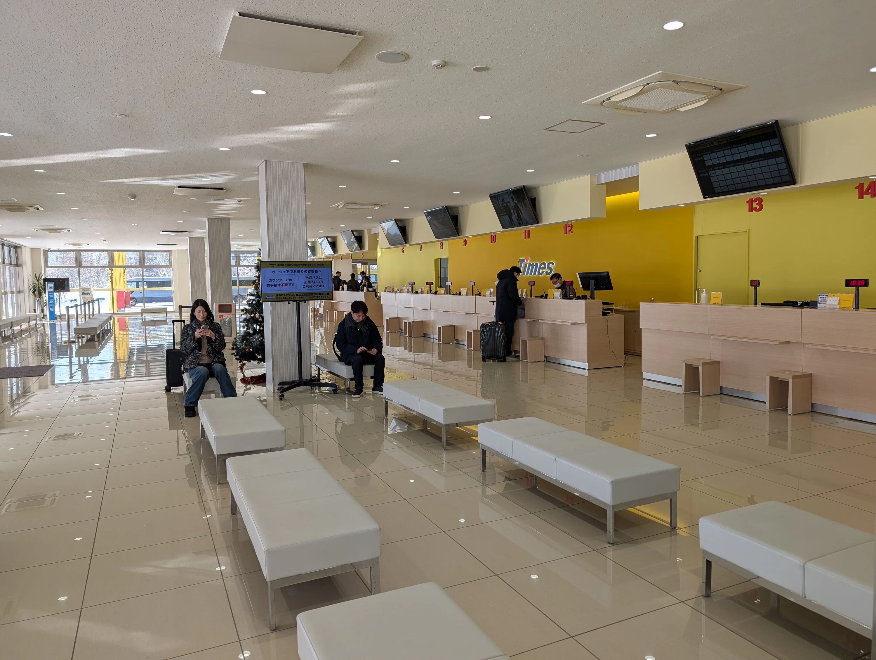 駐車場横の受付（現地にて撮影）