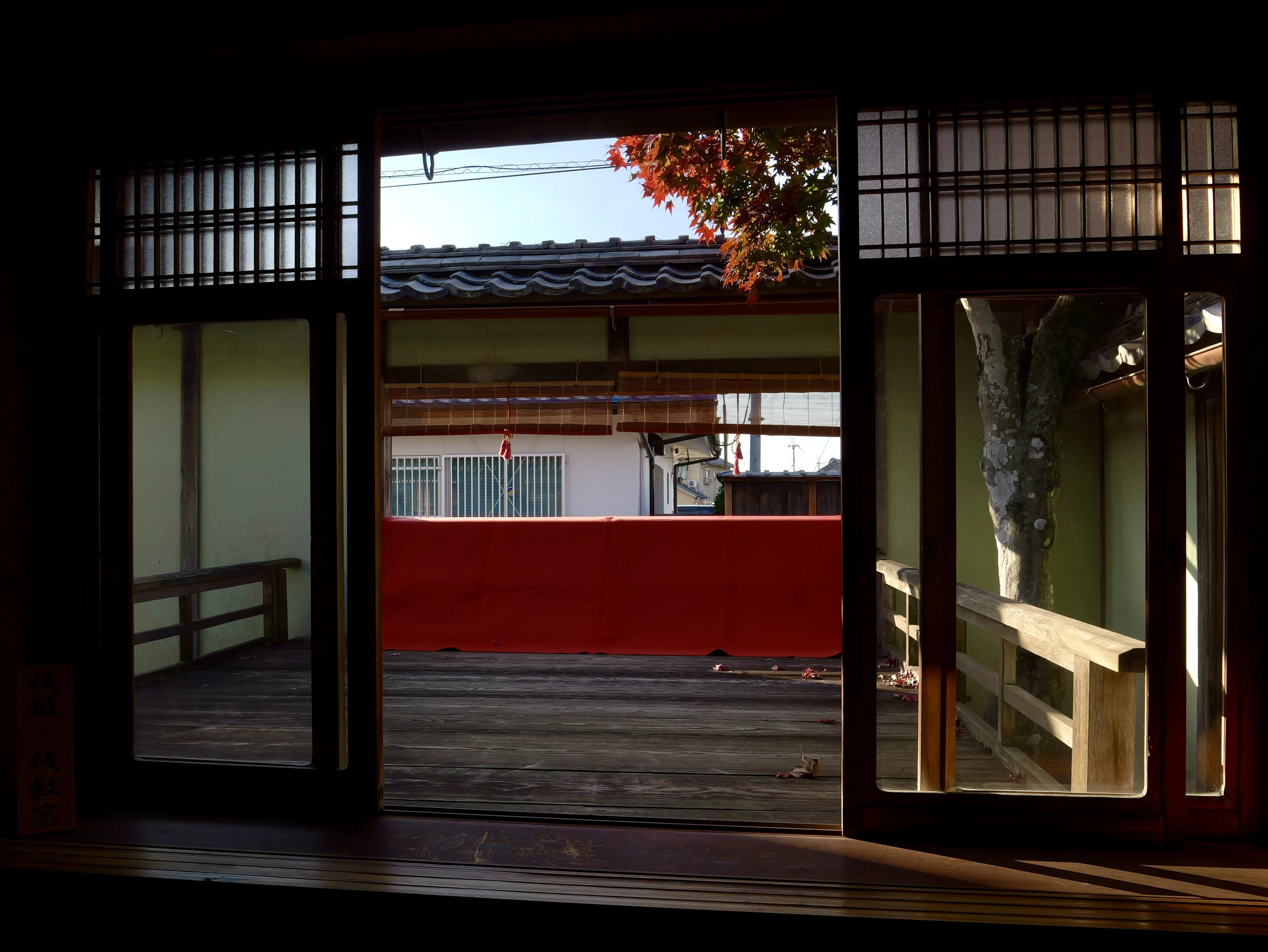 桟敷窓（現地にて撮影）