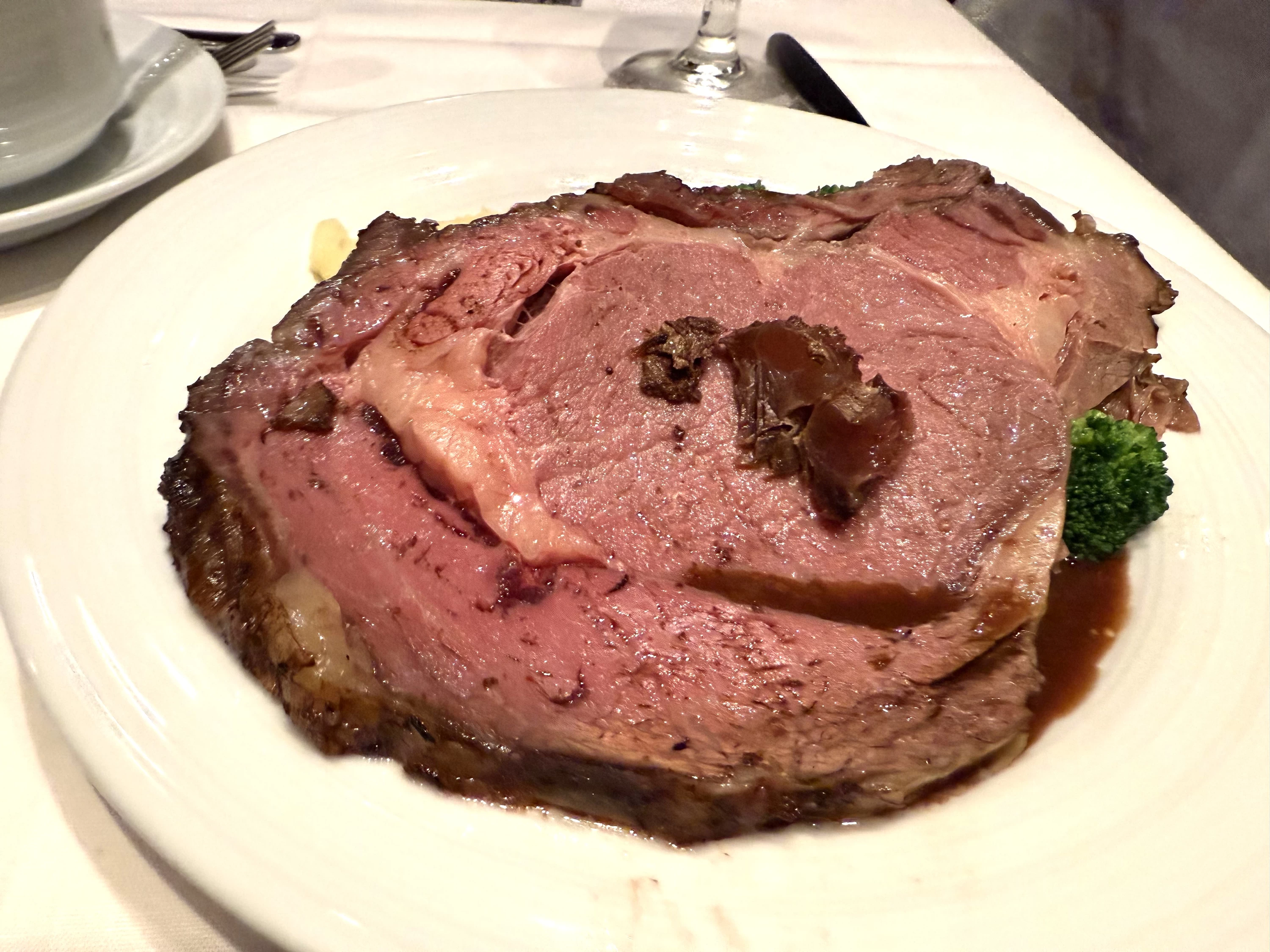 ダイニング①（現地にて撮影）