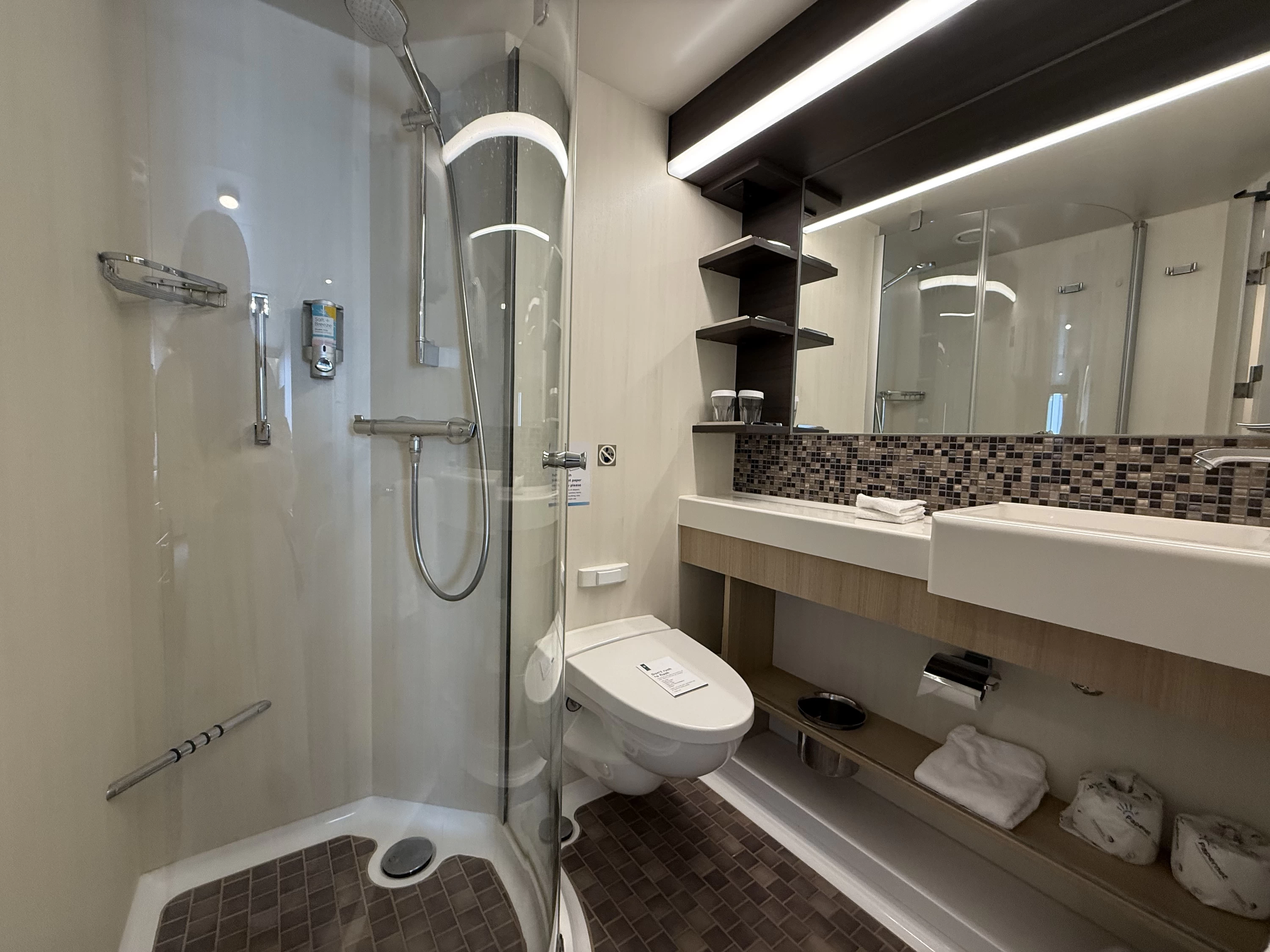 客室②（現地にて撮影）