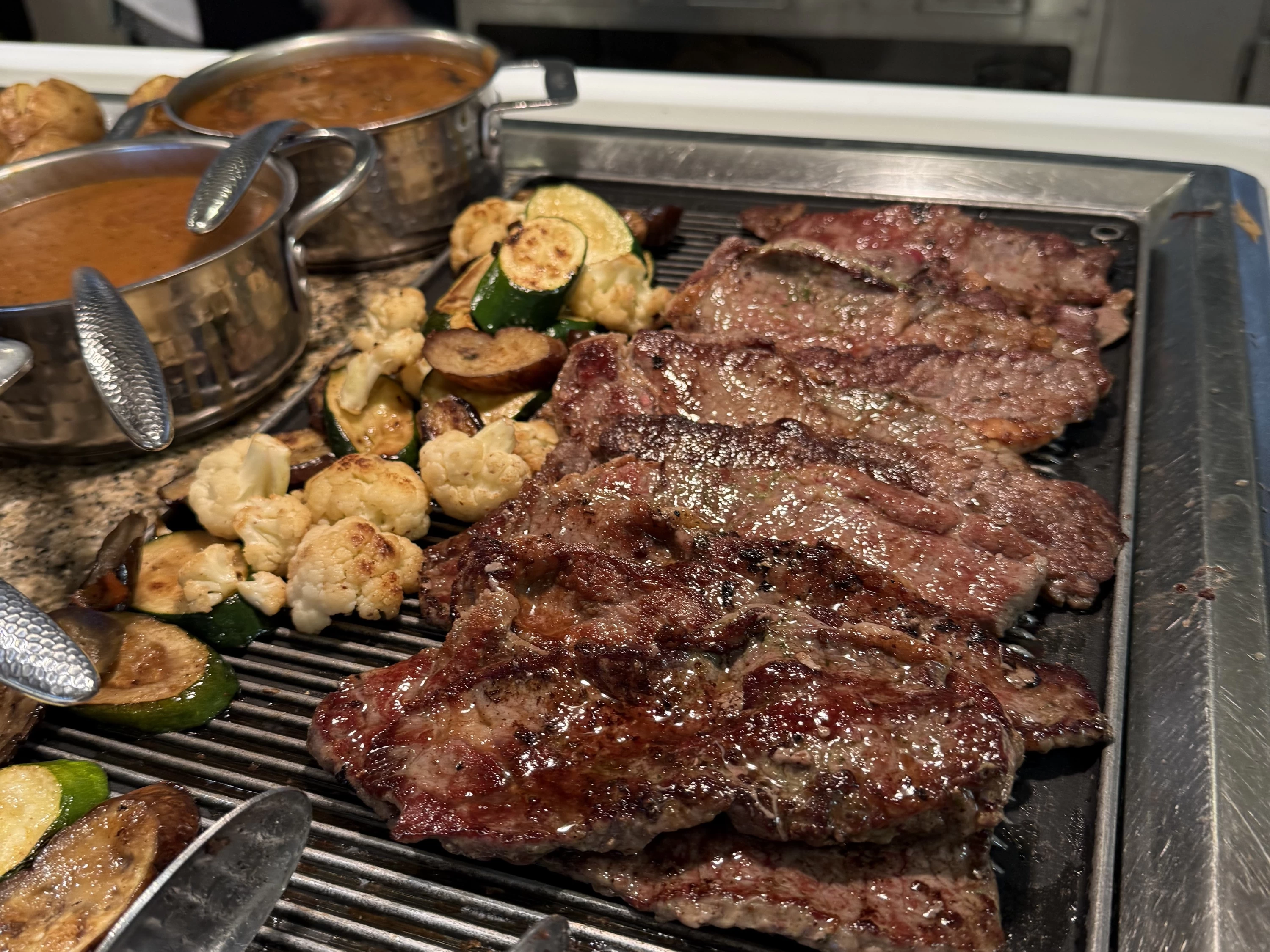 ビュッフェ②（現地にて撮影）