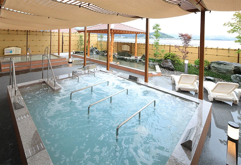 天然温泉が湧く三ヶ日温泉「万葉の華」