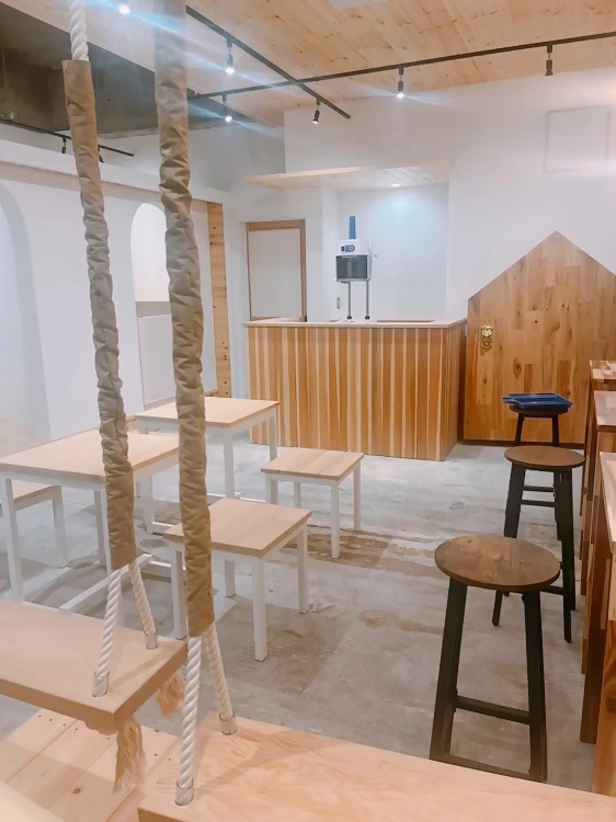 店内もクレープのようにかわいくおしゃれな雰囲気