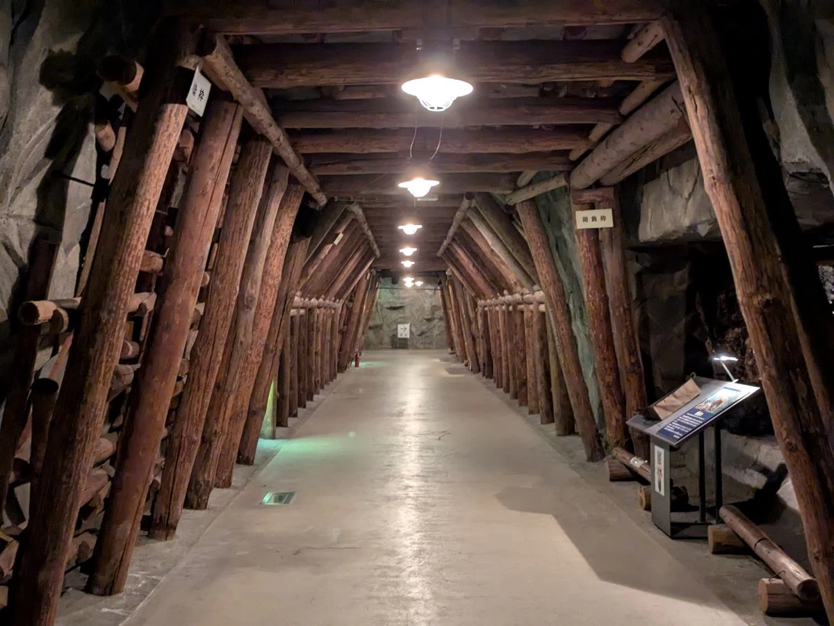 模擬坑道（現地にて撮影）