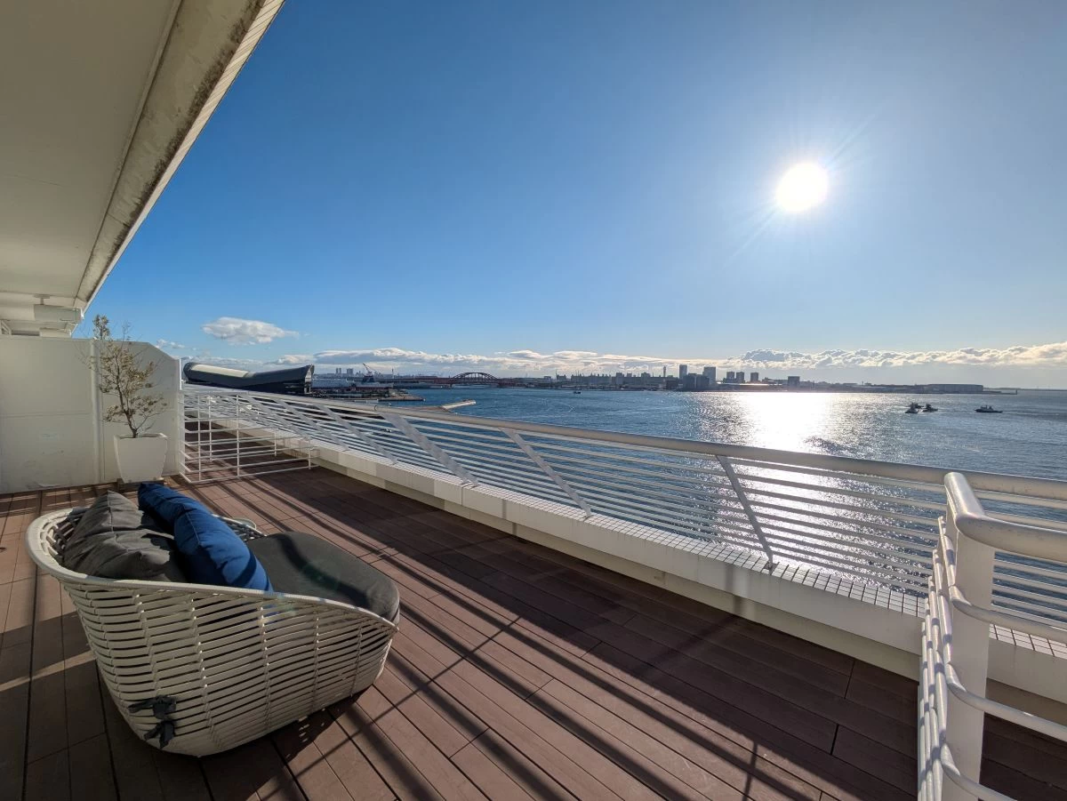 広々としたバルコニー（現地にて撮影）