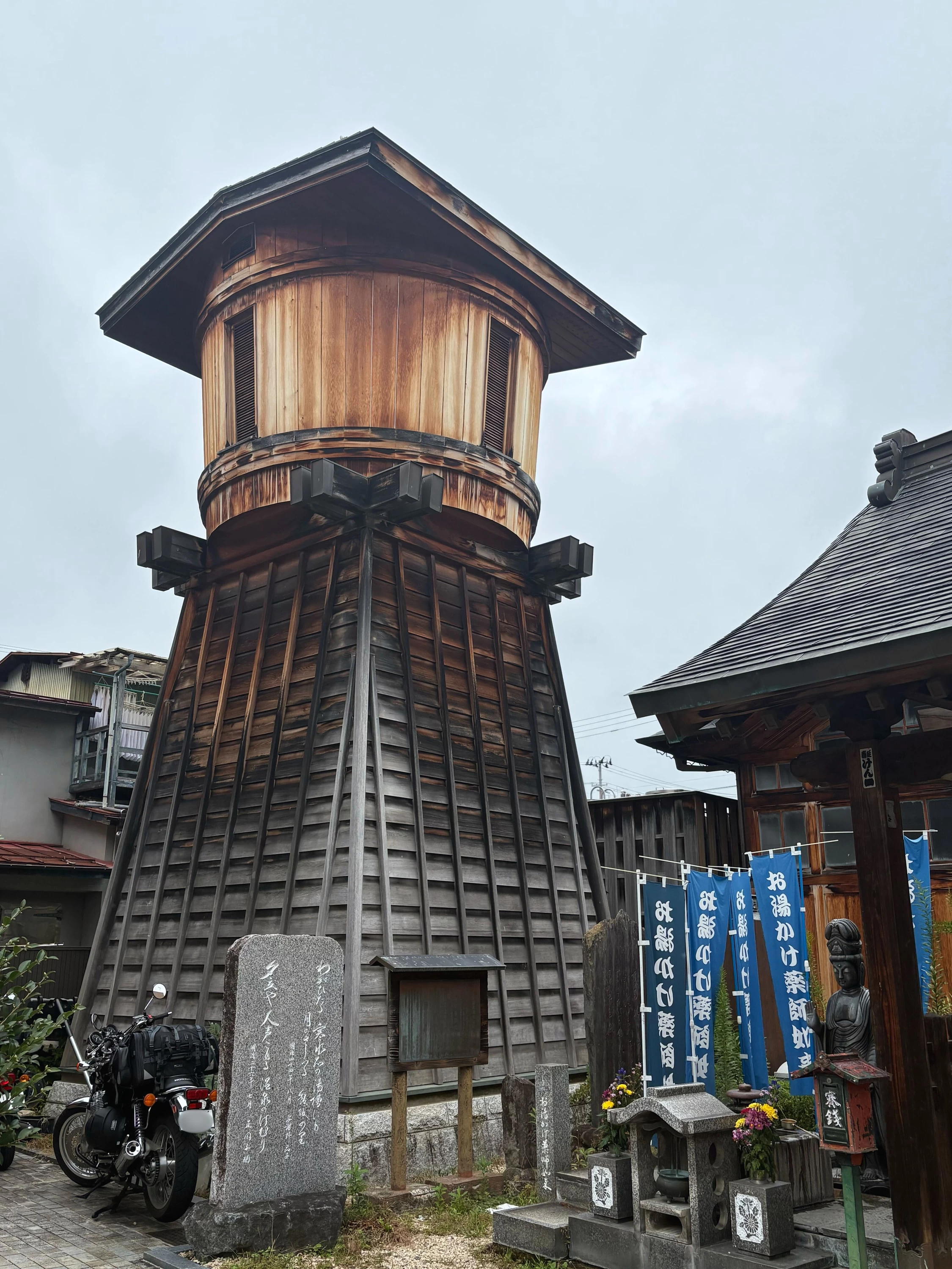 飯坂温泉のシンボル「分湯槽（ぶんとうそう）」（現地にて撮影）