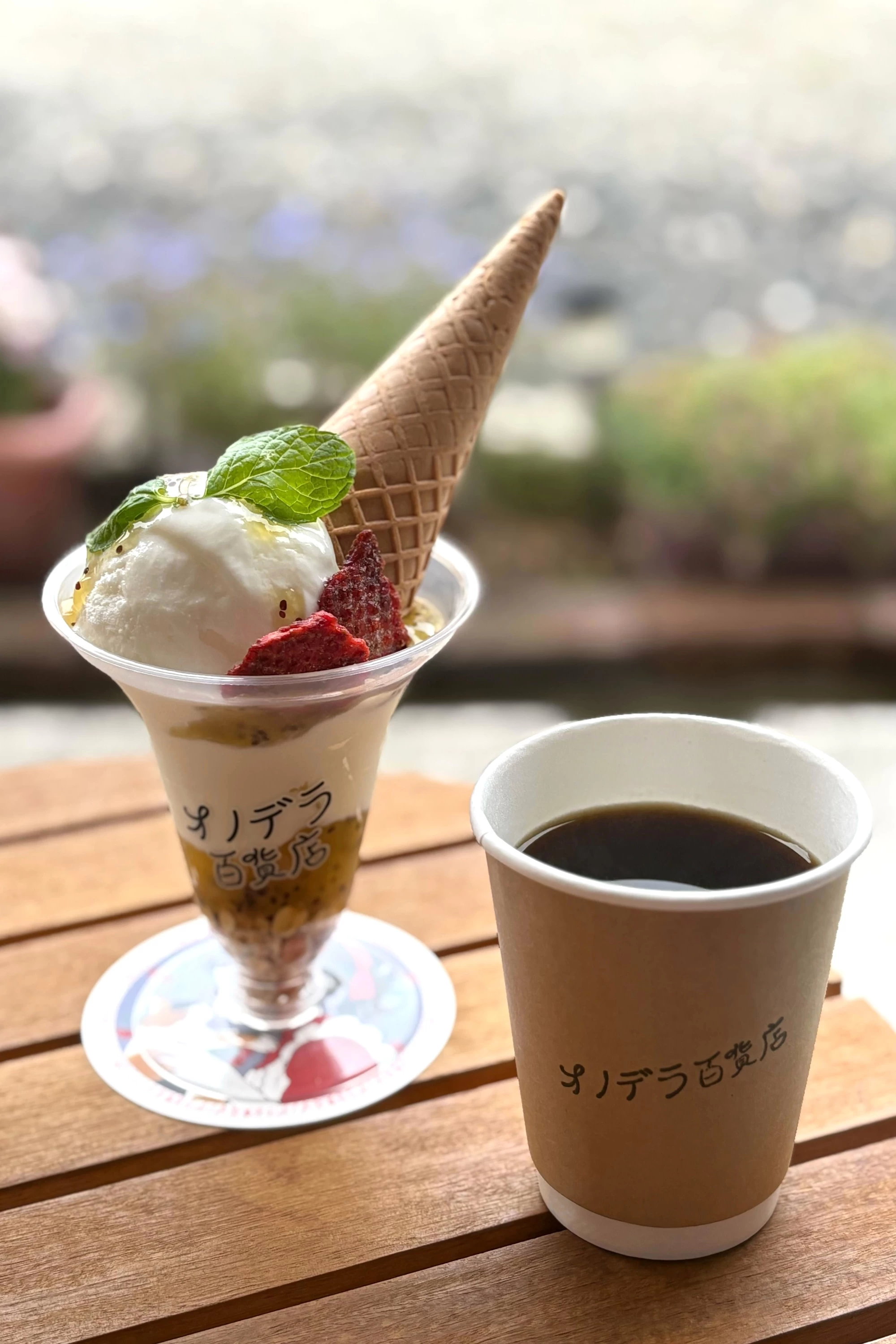 福島県産のフルーツソースを使ったパフェ（現地にて撮影）