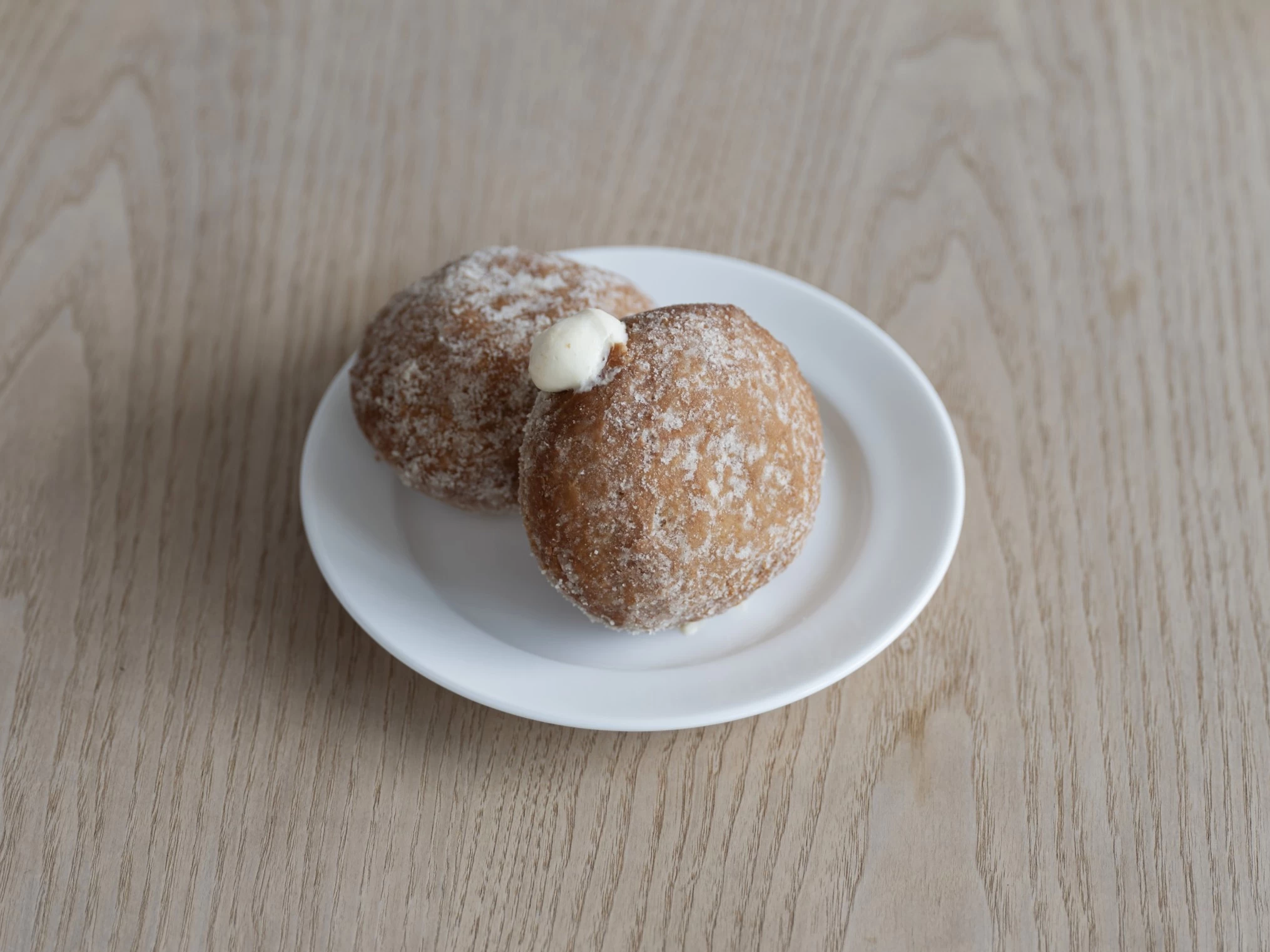 カスタードクリームドーナツ