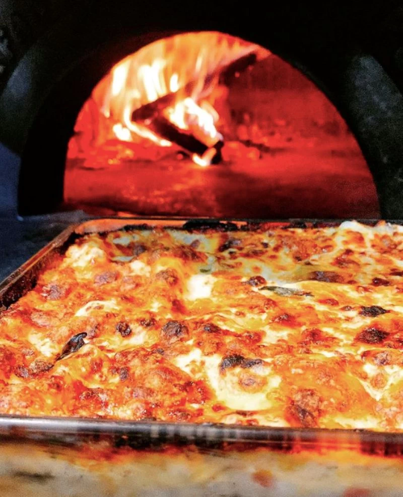 イタリアナポリから取り寄せた薪窯