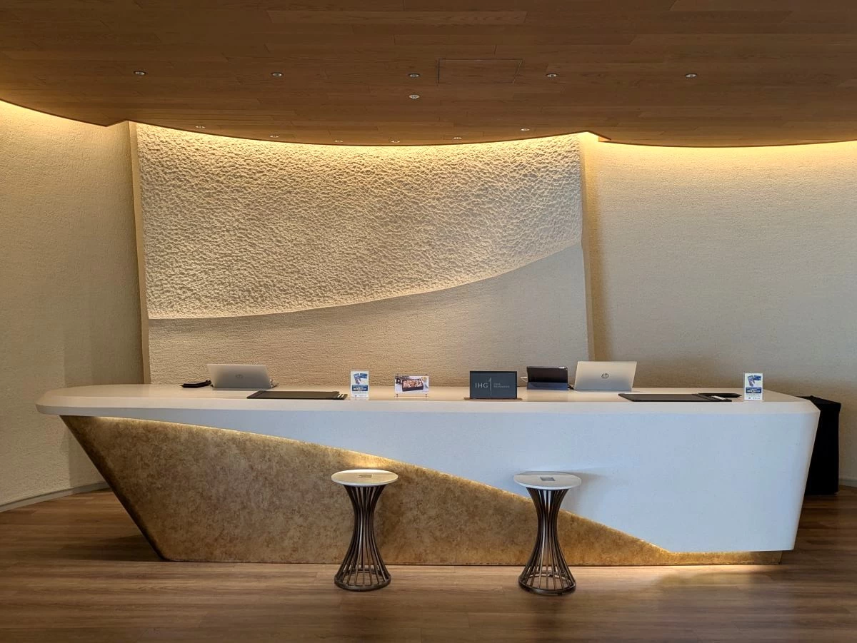 フロント（現地にて撮影）