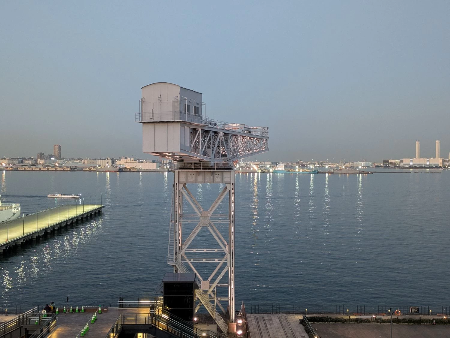 ハンマーヘッドクレーン（現地にて撮影）