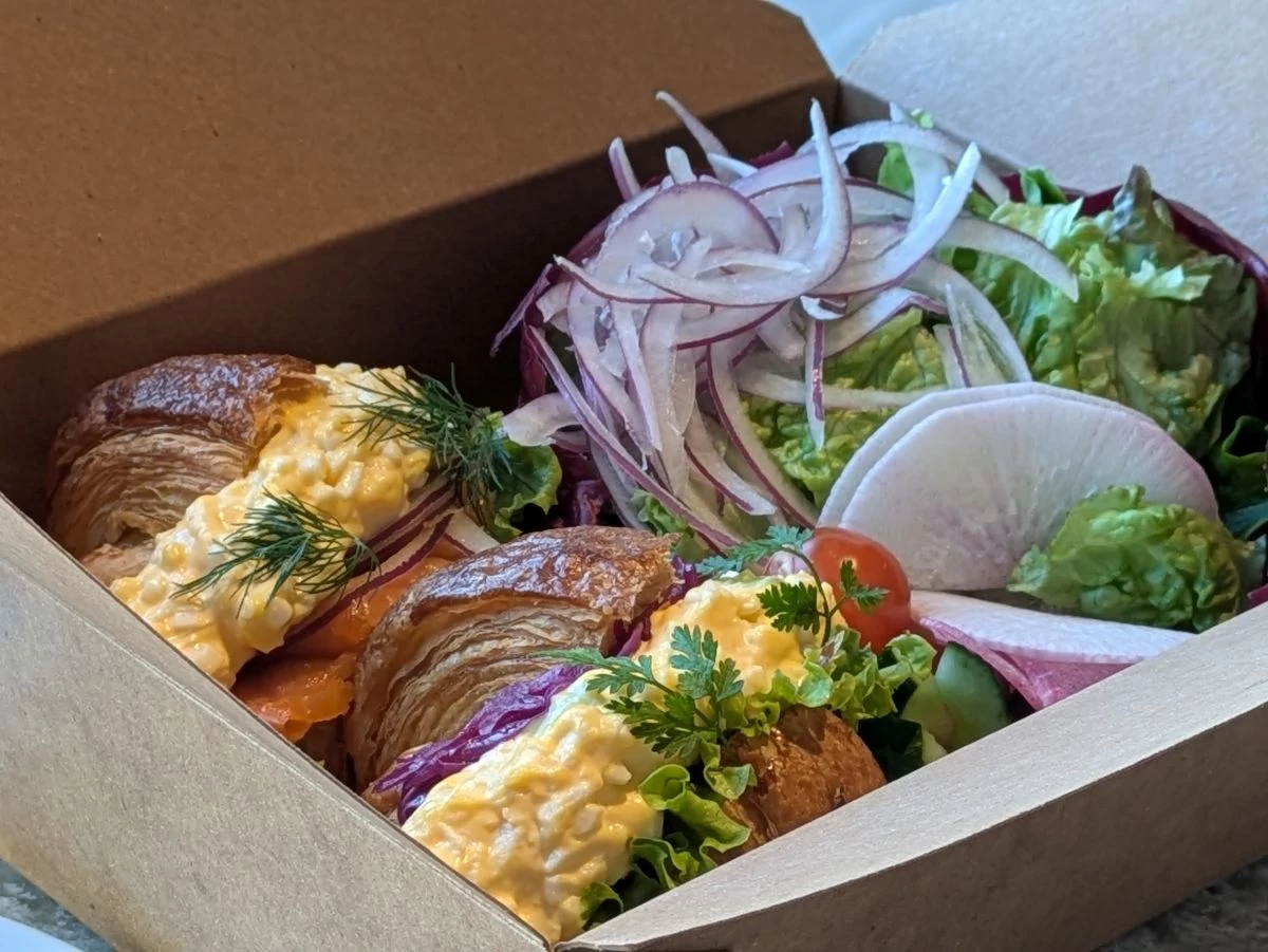 クロワッサンサンド（現地にて撮影）