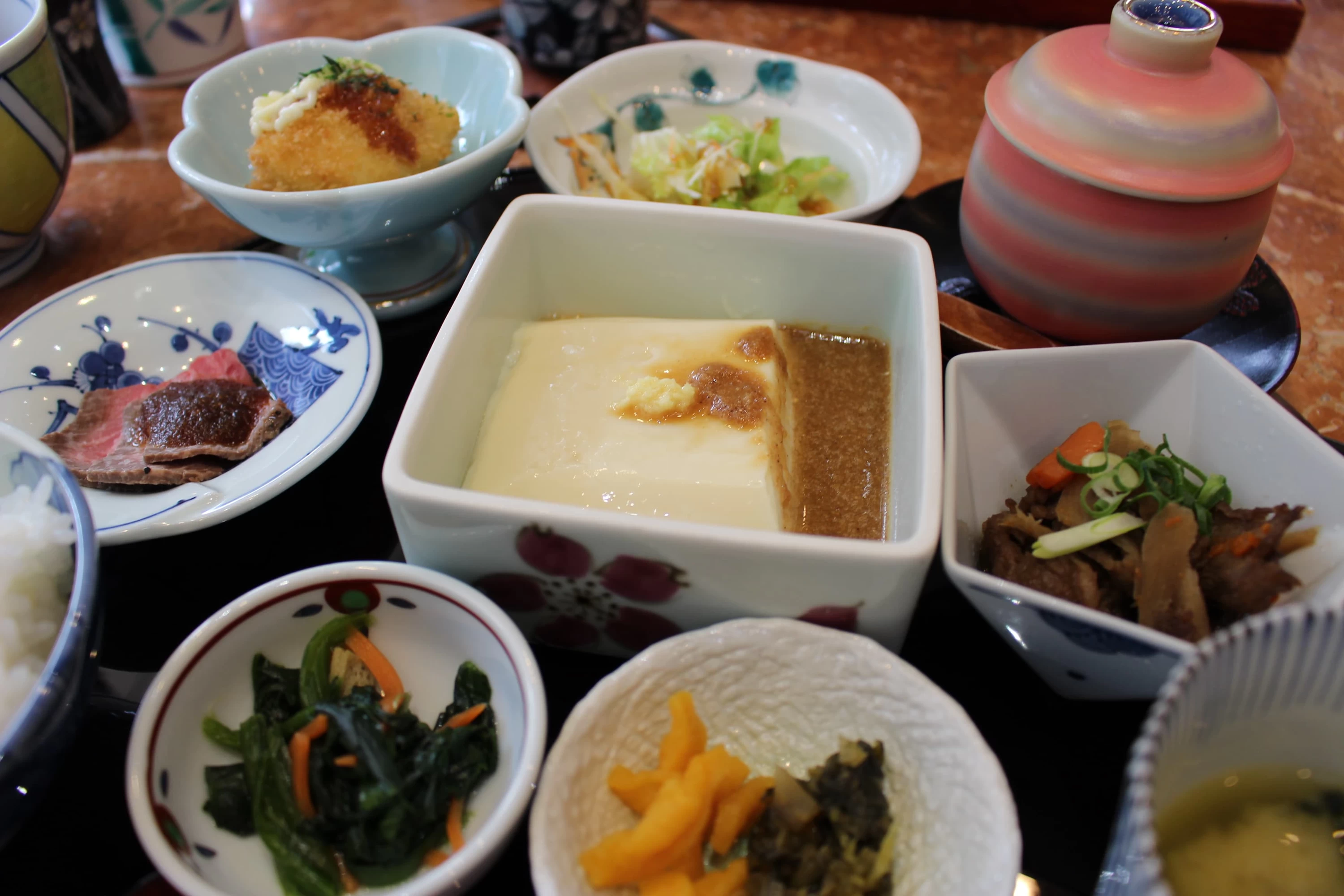 郷土料理である「ごどうふ」がメインの「有田名物ごどうふ膳」