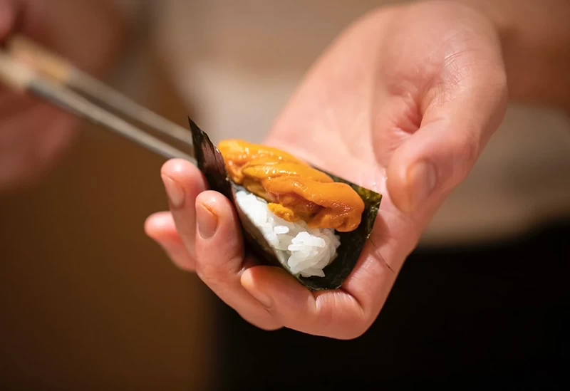 巧みな職人技が光るカウンター寿司体験