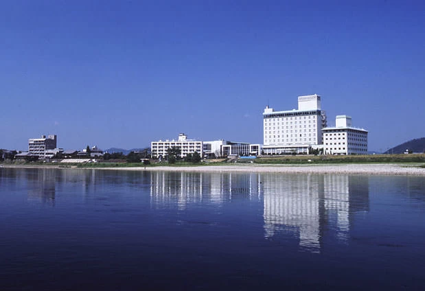 長良川と金華山の自然を感じるスパリゾート