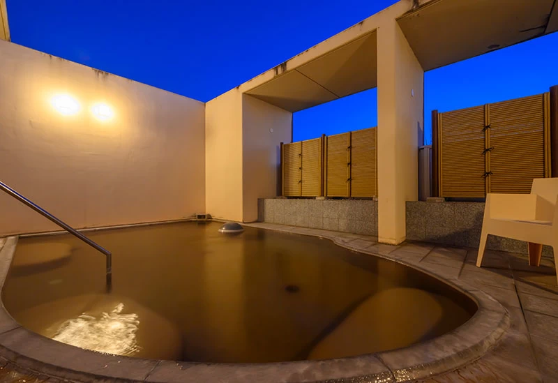 美肌の湯「湖陵温泉」を引いた露天風呂