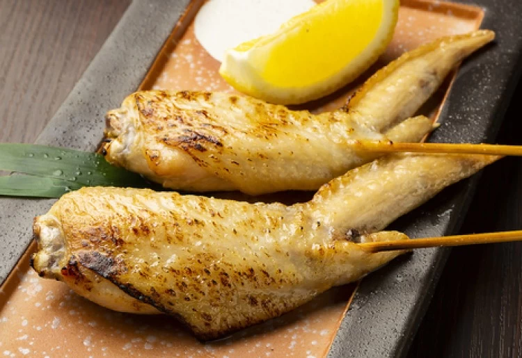 鶏手羽先の岩塩炙り焼き