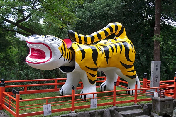 巨大な張り子の寅「世界一福寅」