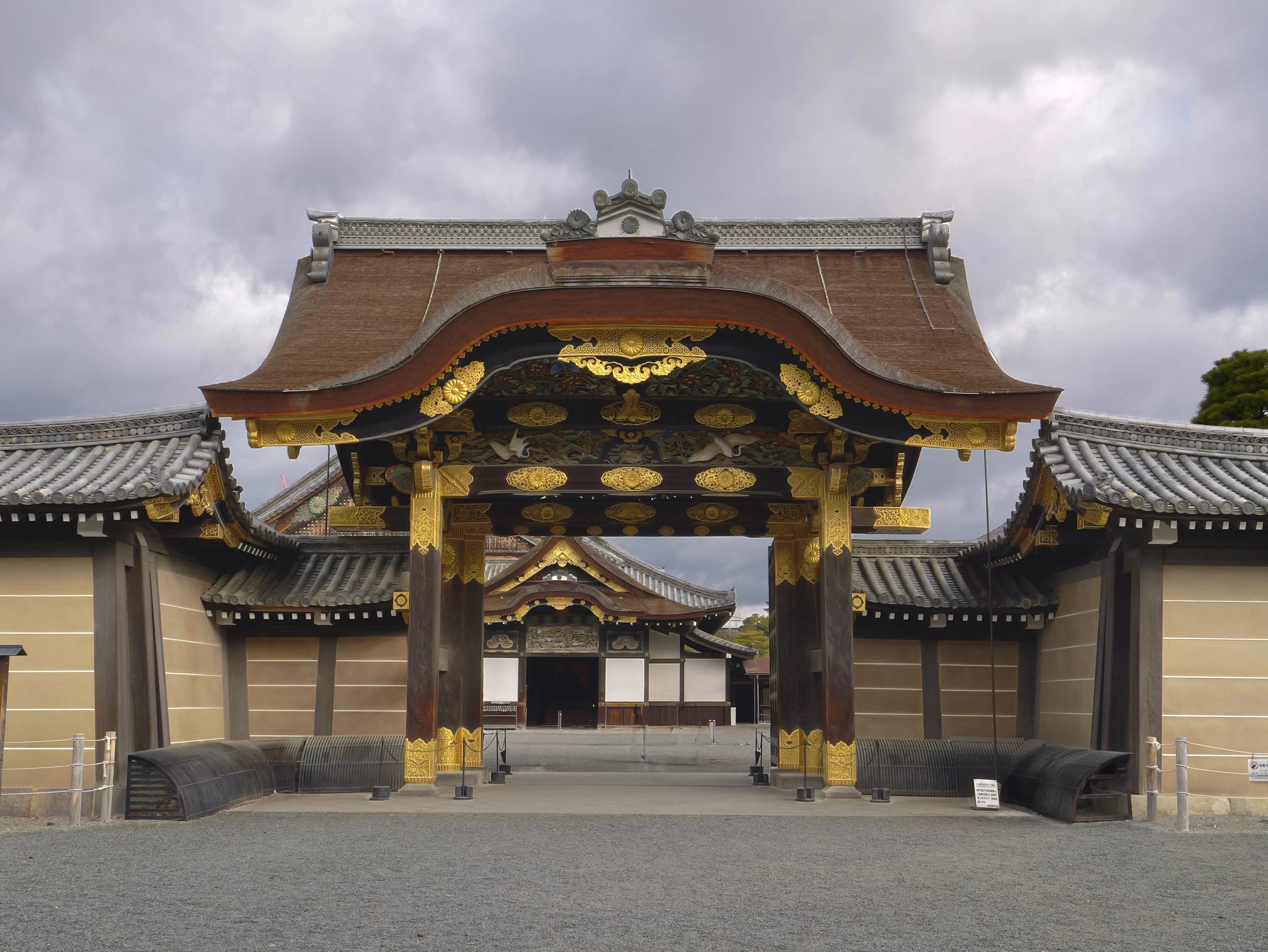 唐門（現地にて撮影）