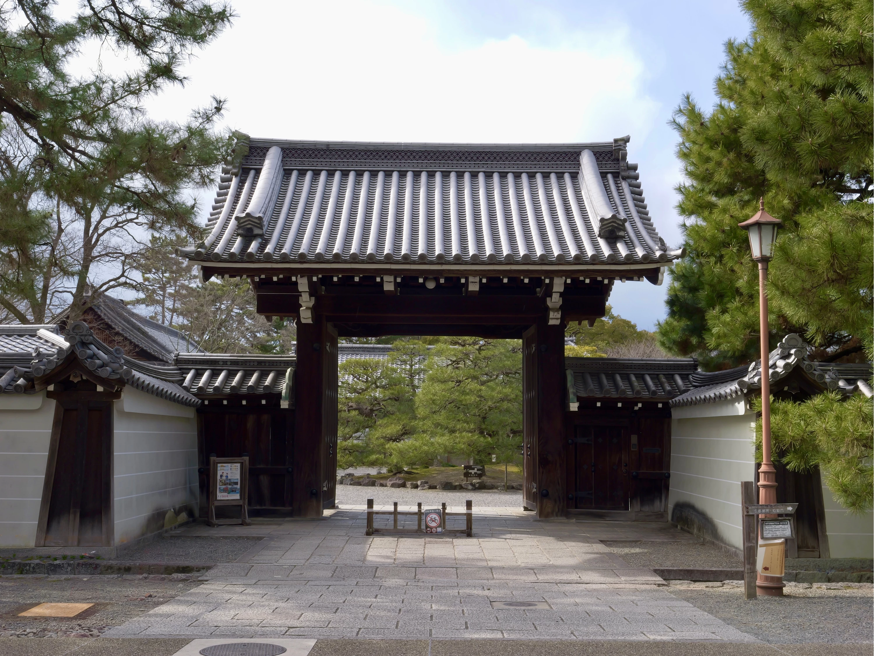 表門（現地にて撮影）