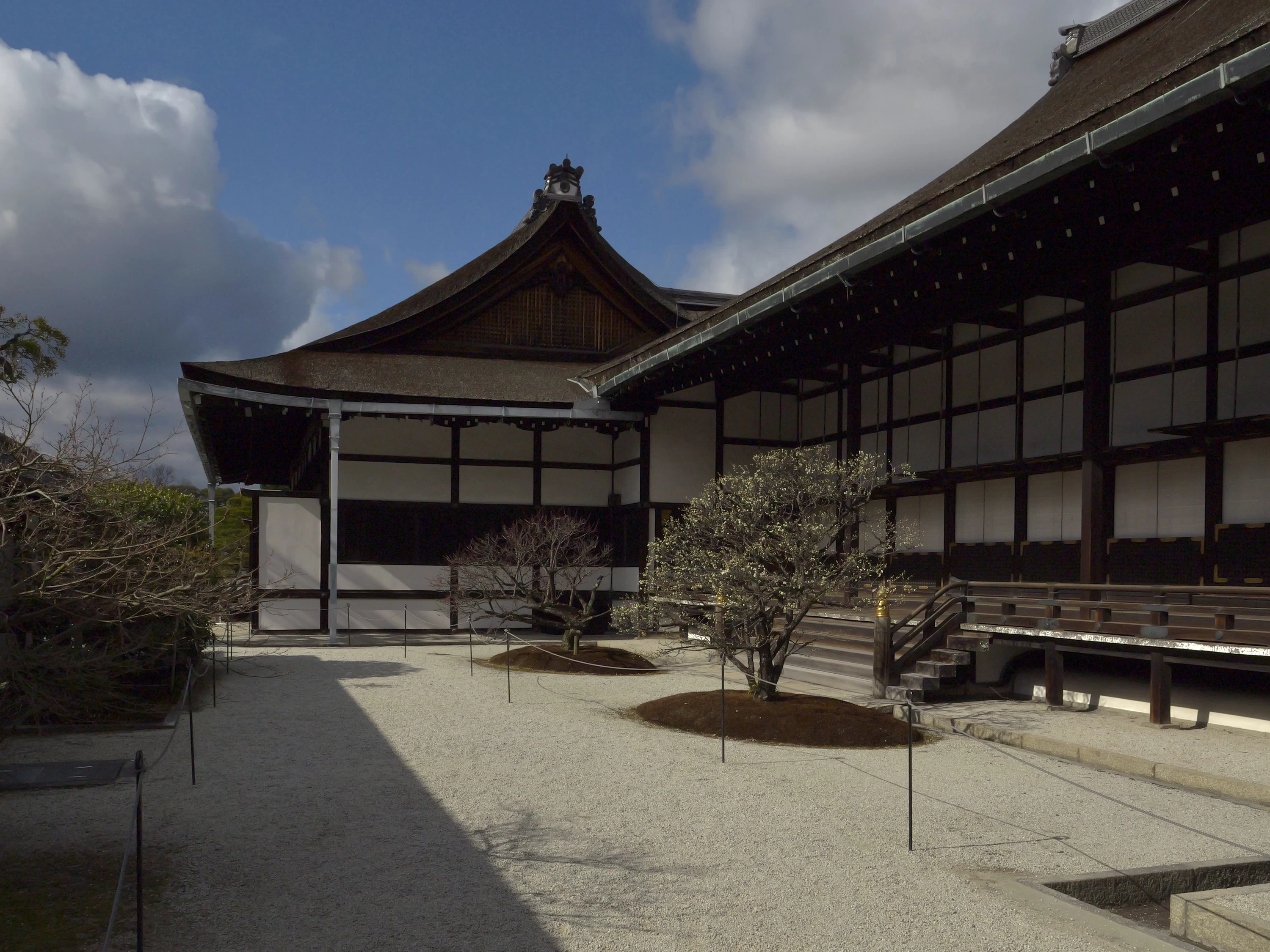 御三堂と御常御殿（現地にて撮影）