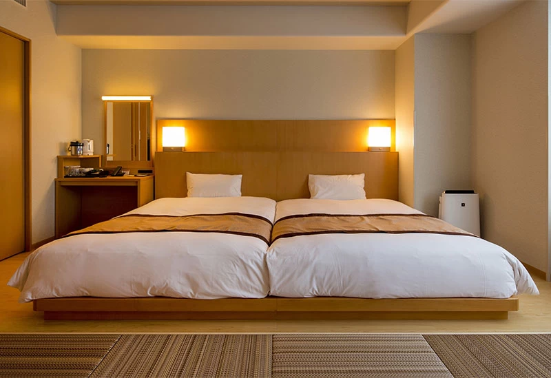 多目的な床畳スペースを備えた部屋