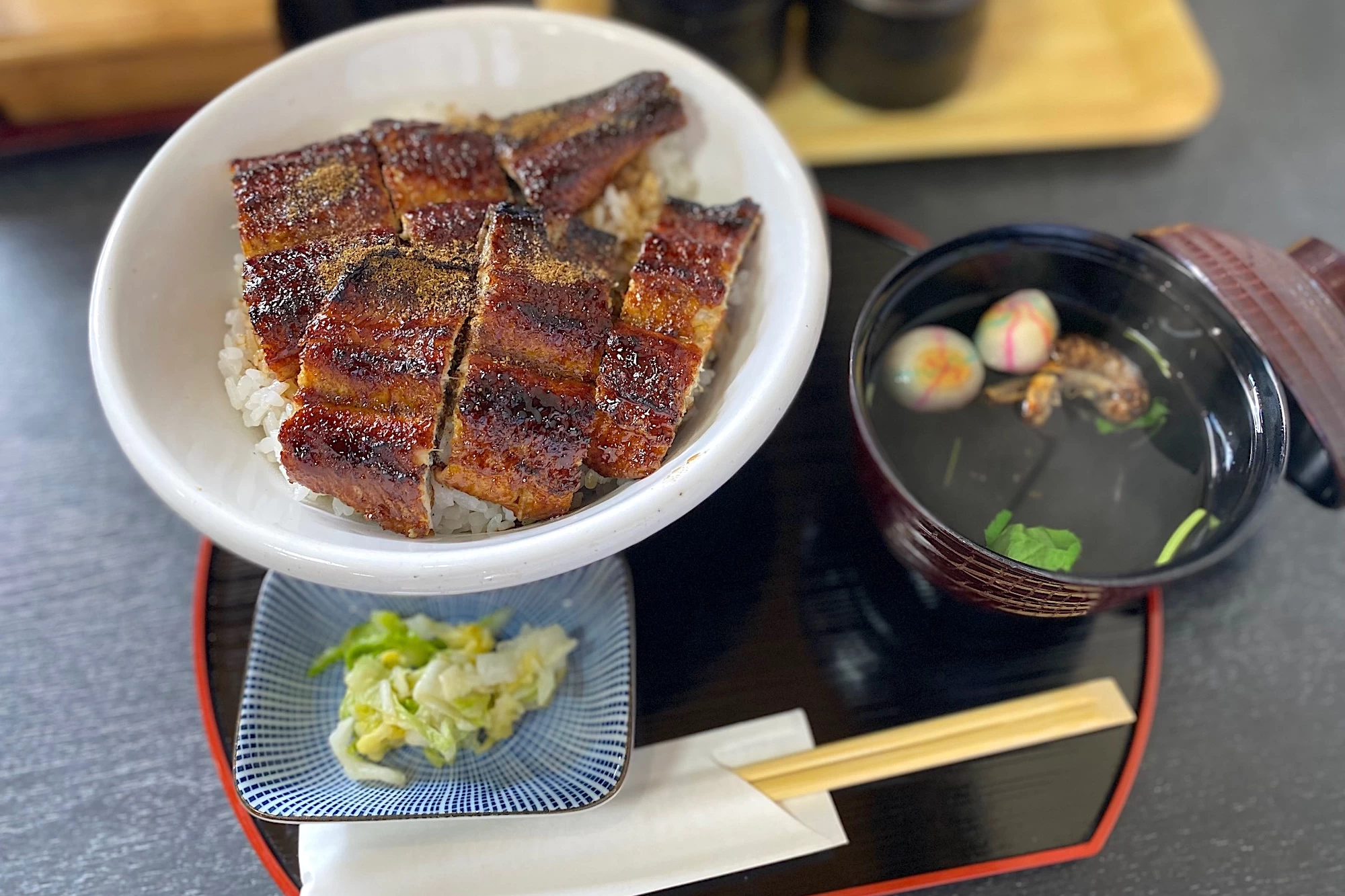 2,000円台前半とは思えないうな丼（現地にて撮影）