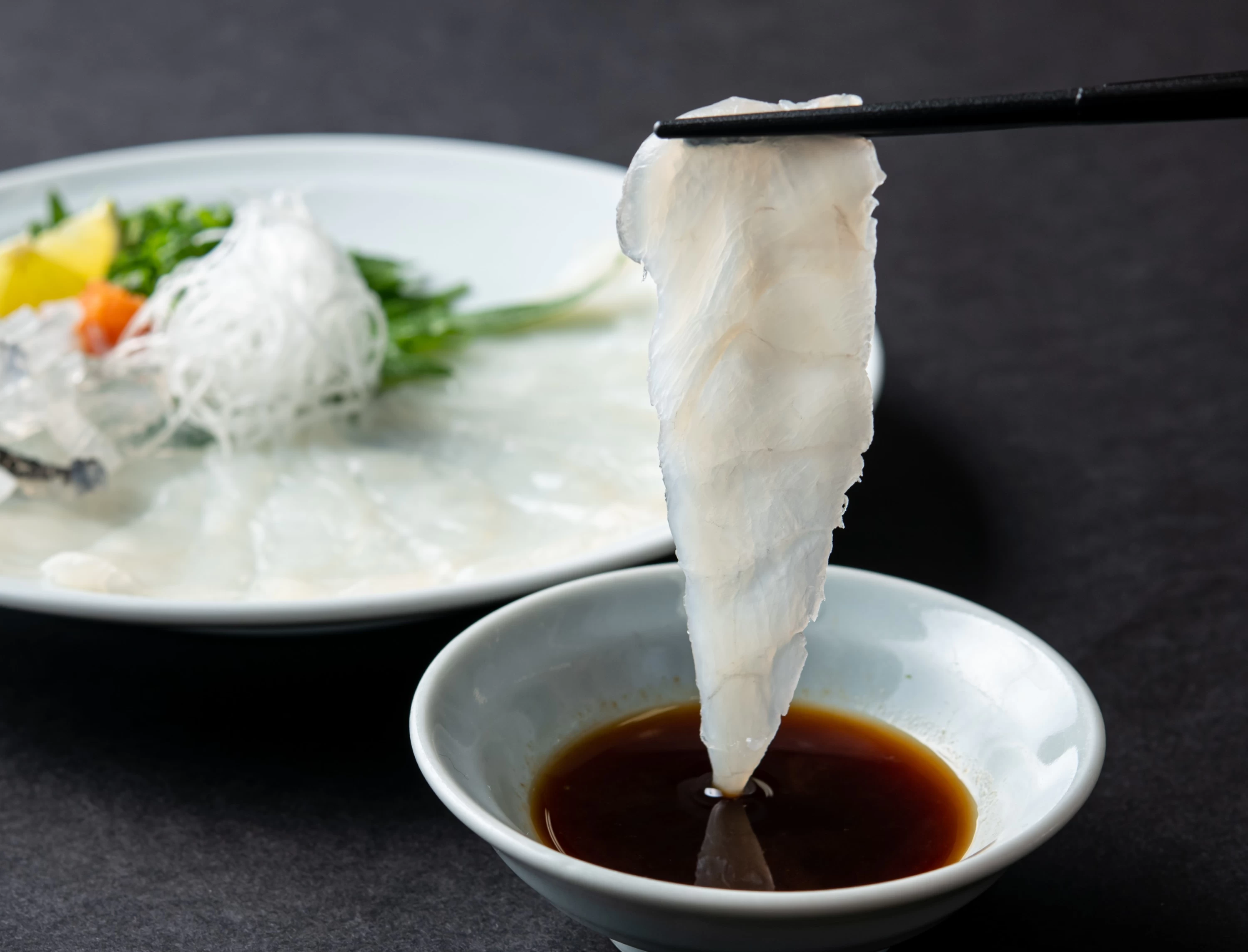 厚めに引いた玄品流の「てっさ」
