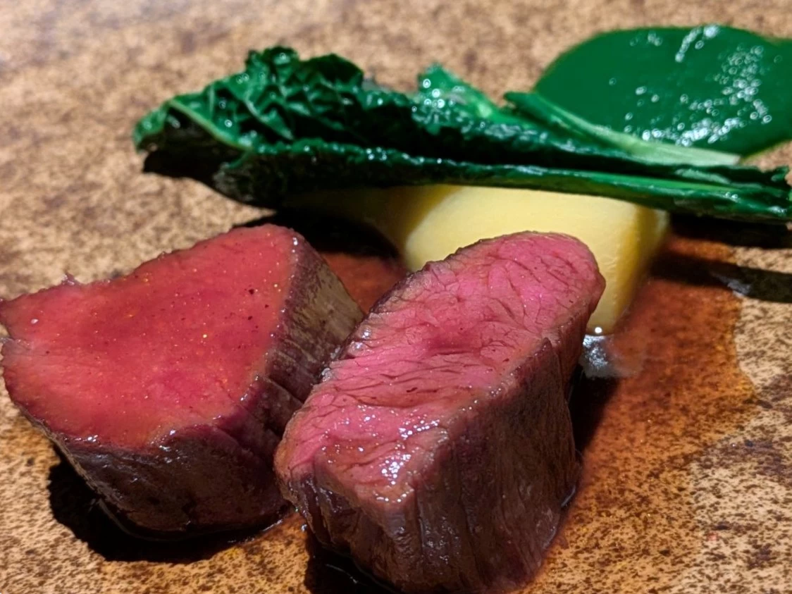 肉料理（現地にて撮影）