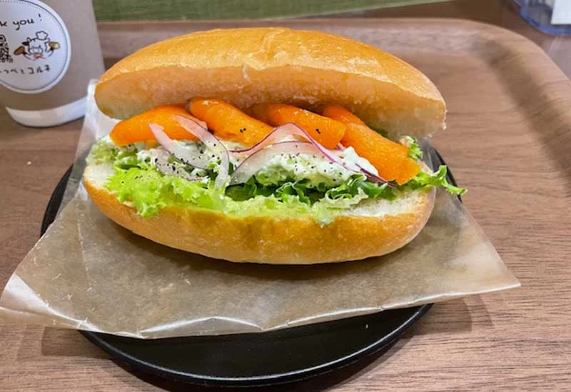 お惣菜コッペも人気