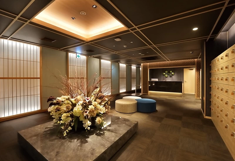 フロントは和モダン空間が広がる