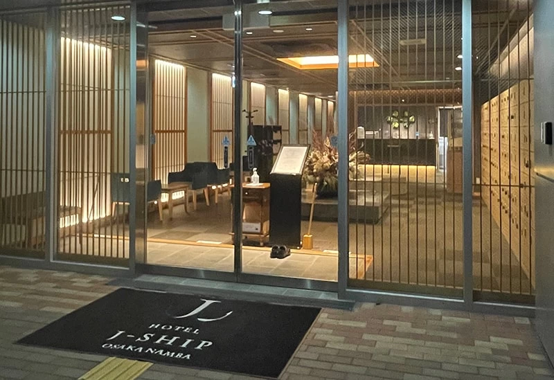 入り口から洗練された雰囲気が漂う