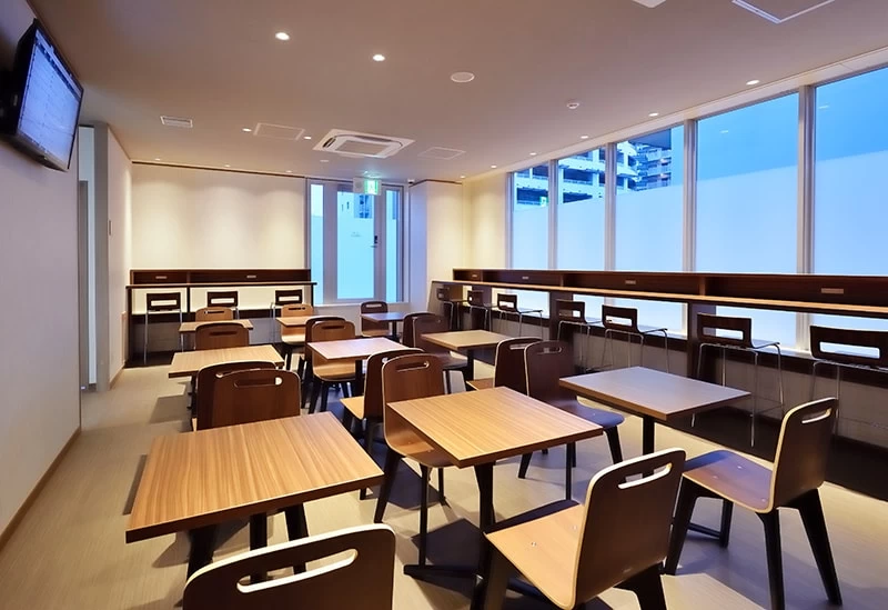 持ち込み飲食可能なラウンジ