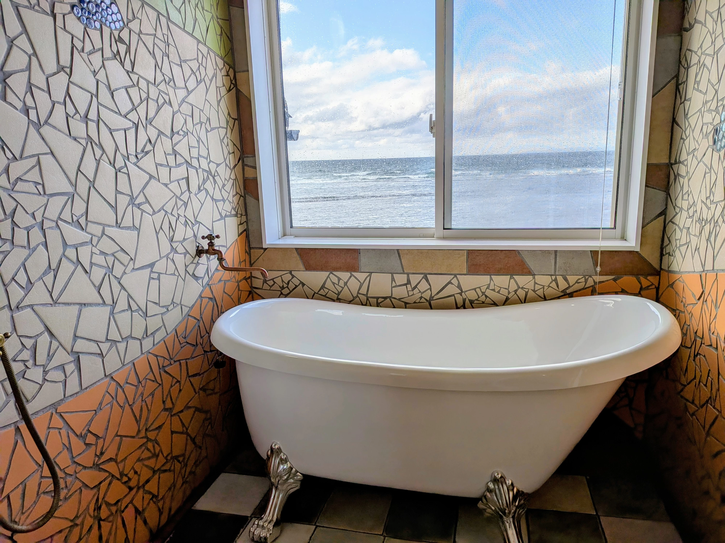 お風呂の時間でさえも海を眺められます