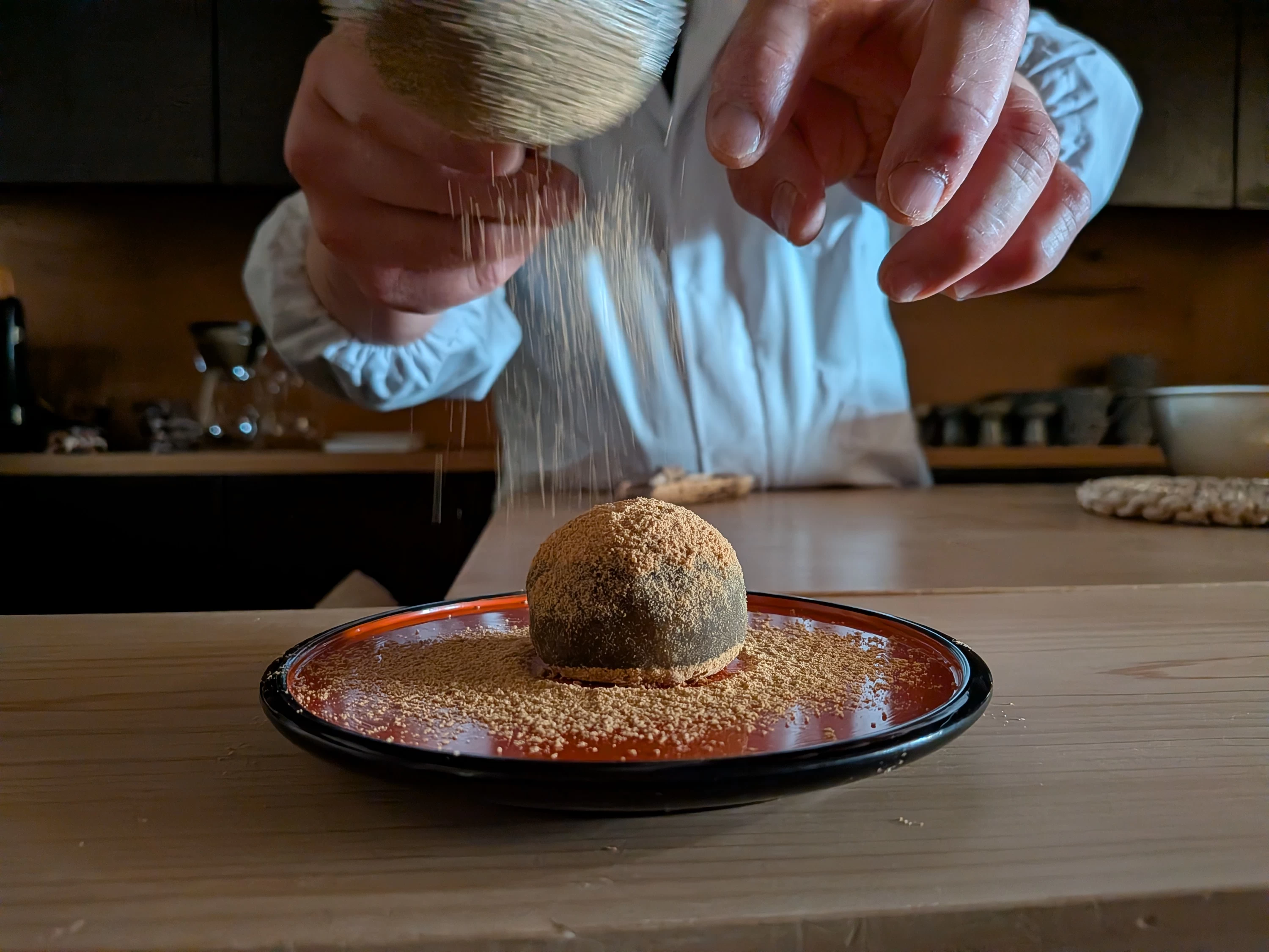 和菓子に命が吹き込まれる瞬間