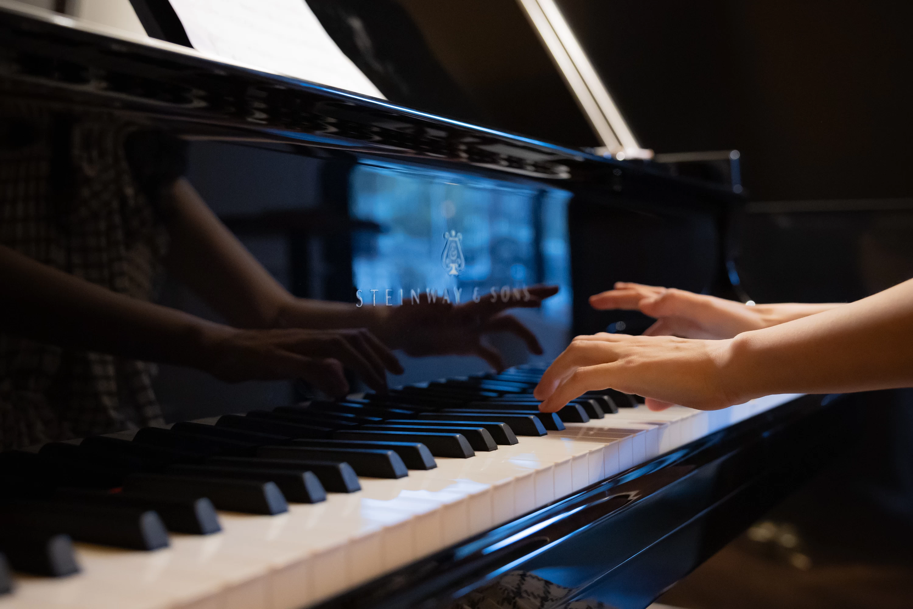 世界最高峰のスタインウェイ製グランドピアノが設置されています