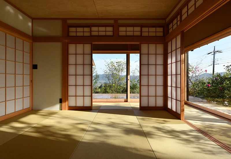 鴨川の原風景が見渡せる和室