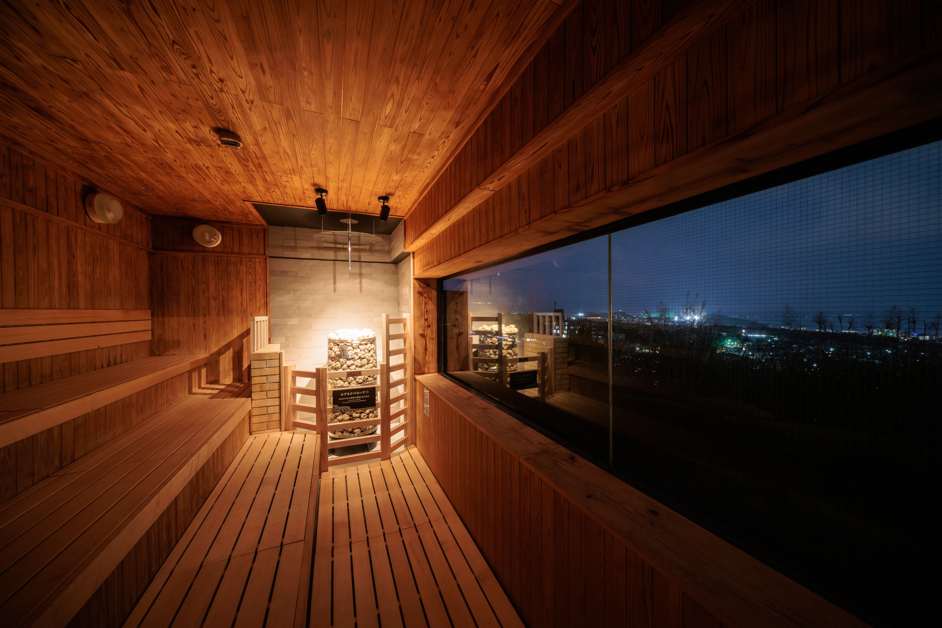 眺望の良いサウナ（画像提供：杉乃井ホテル）