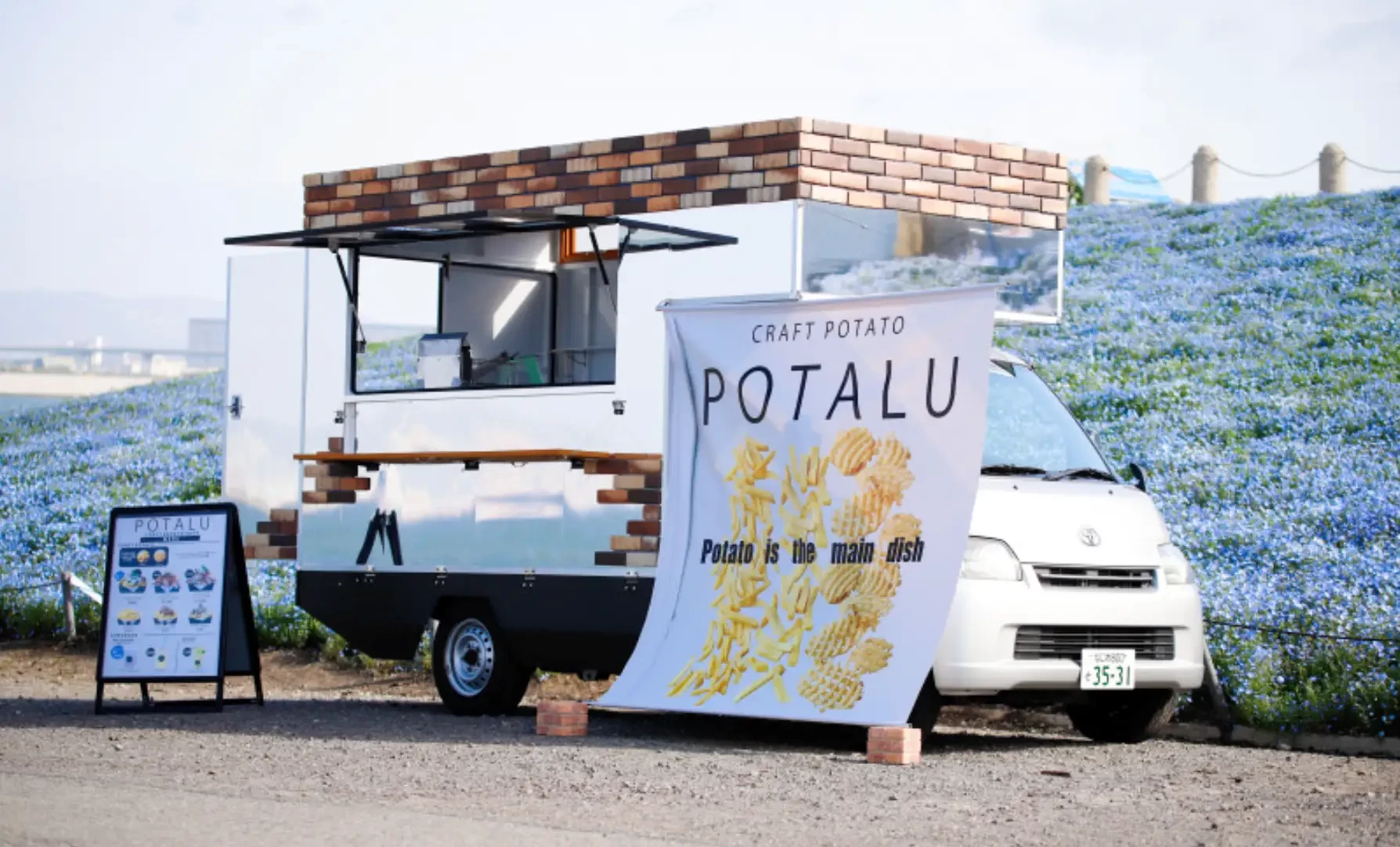 さまざまなキッチンカーが揃う集結