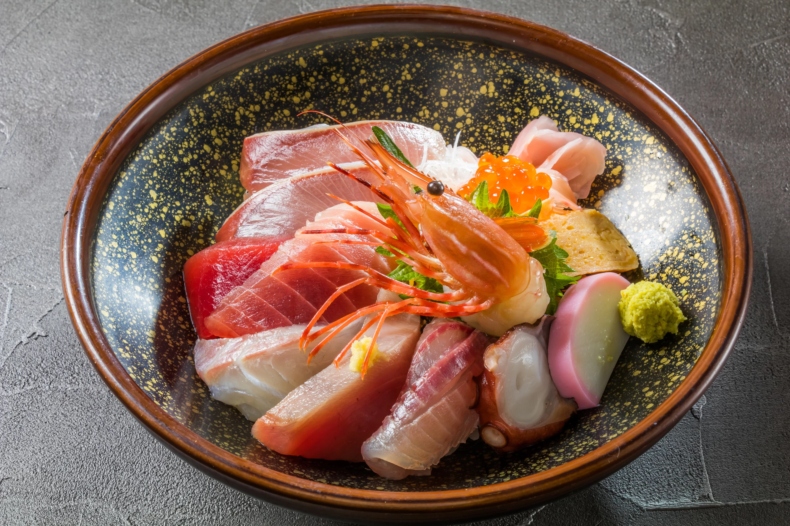 定番海鮮丼「海の幸 五彩丼」