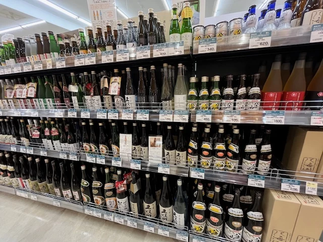 日本酒も品揃え豊富(現地にて撮影)
