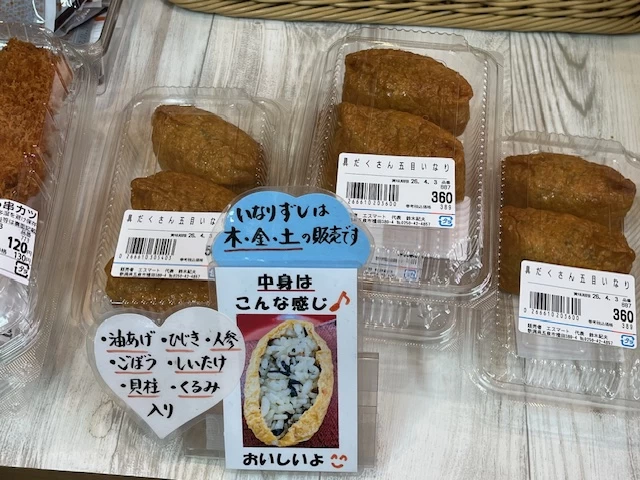 商品の魅力を伝える手書きのPOP(現地にて撮影)