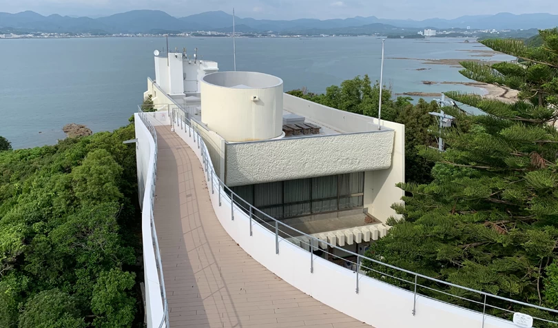 屋上展望台からは紀南の海、白浜が見渡せる