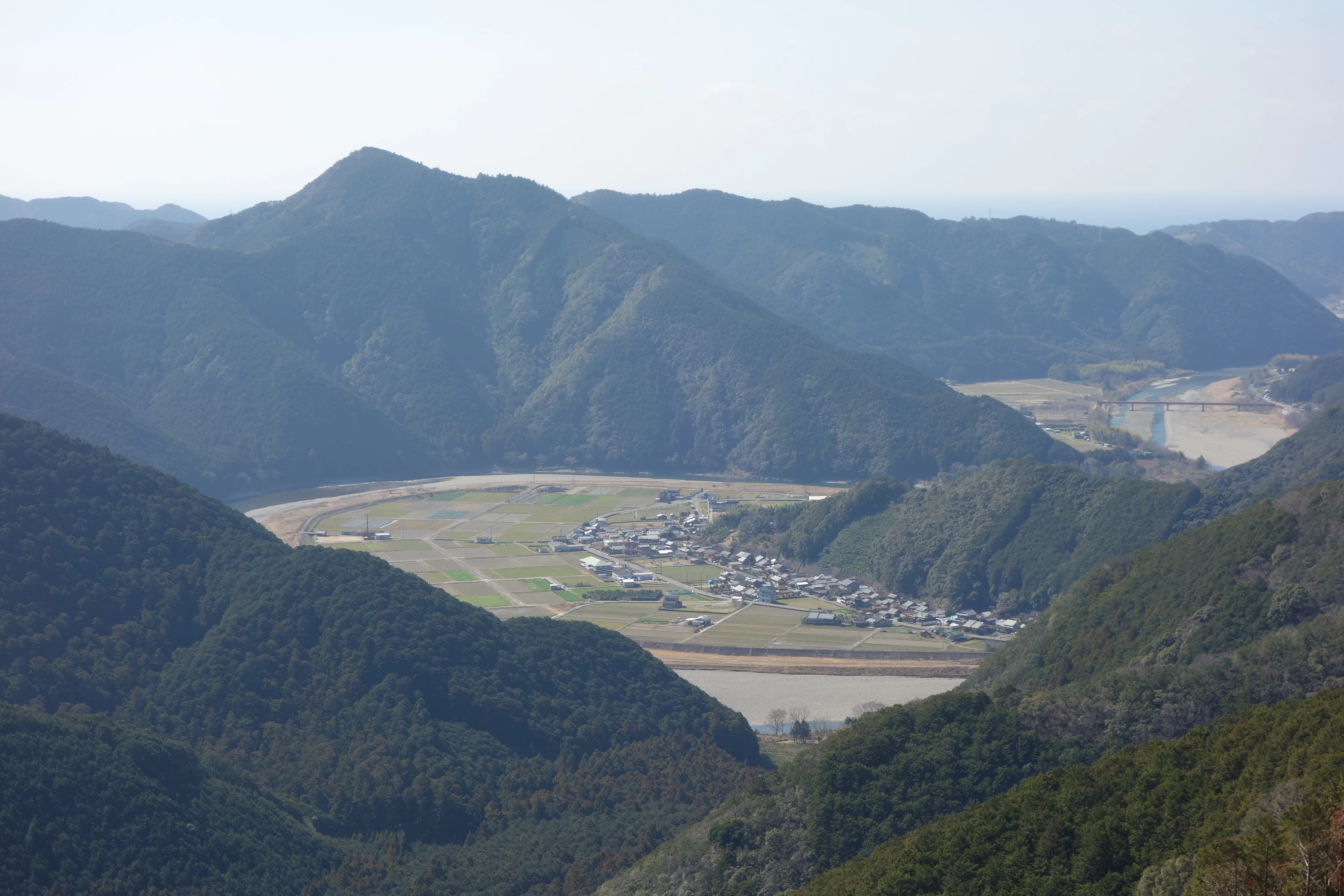 安居の町