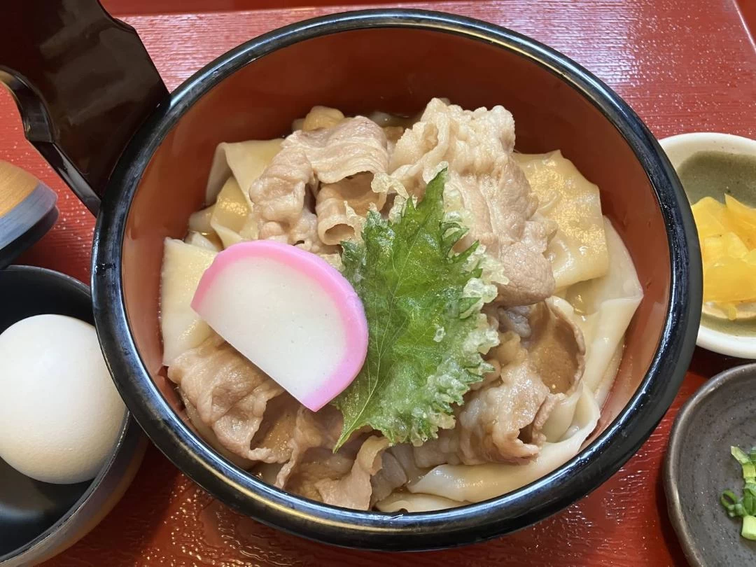 豚しゃぶ釜玉(温泉たまご付き)(画像提供:ひもかわうどん釜吉)