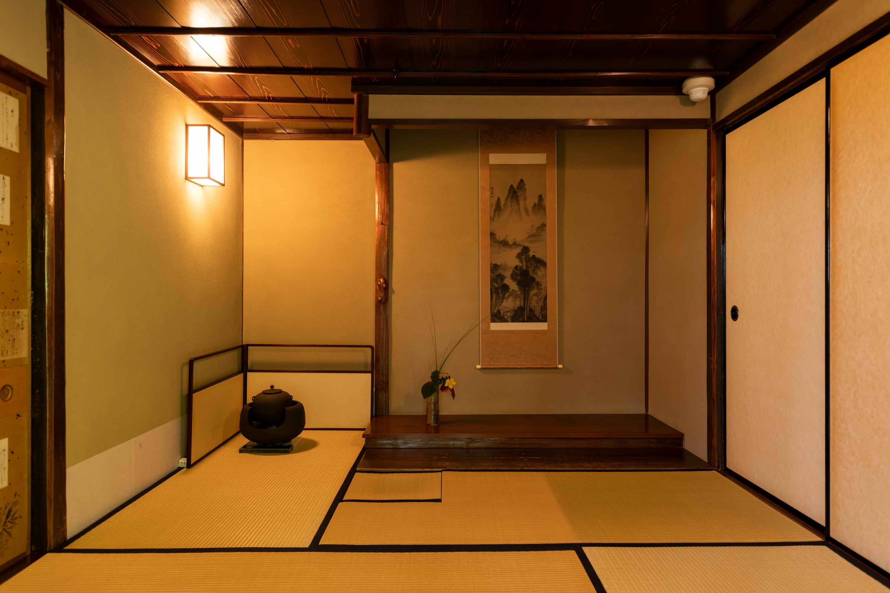 邸内に残る茶室