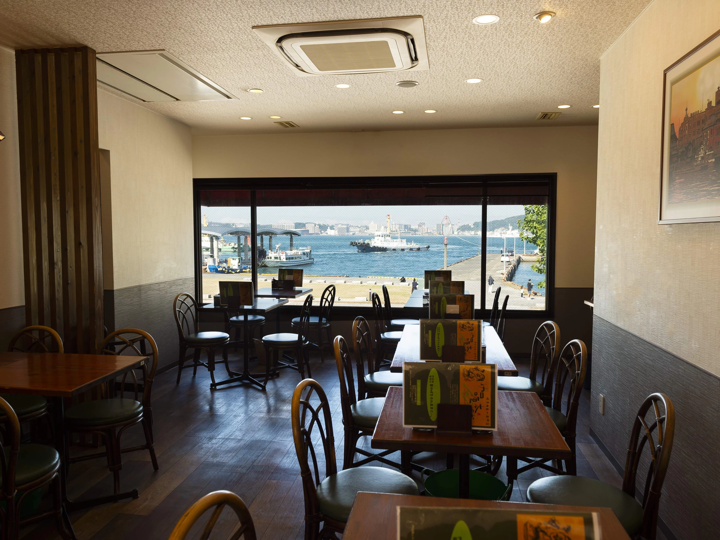 お店から関門海峡が見渡せる