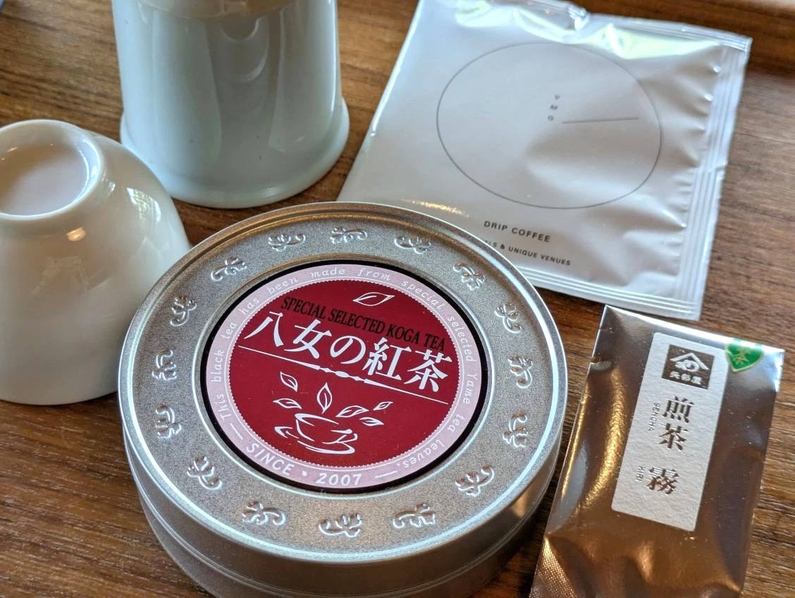 八女の煎茶と紅茶（現地にて撮影）