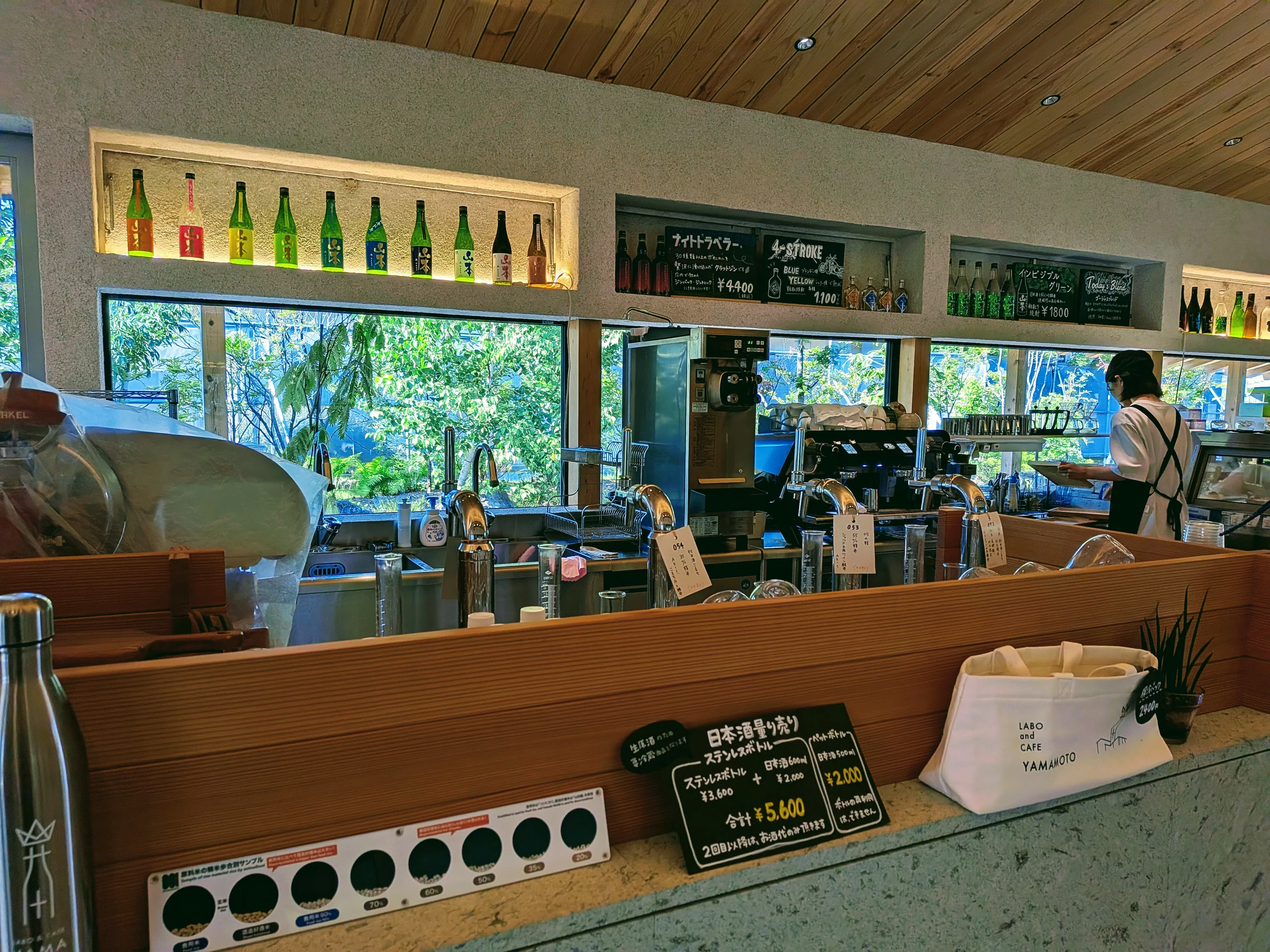 完全キャッシュレスで楽しむ、旅の快適お買い物タイム