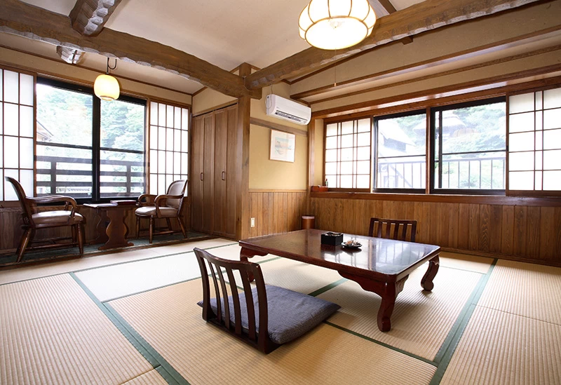 和やかに心ゆくまで寛げる「本館和室」